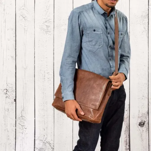 Test LEABAGS Oxford 15 pouces : la sacoche en cuir qui fait sérieux sans être trop rigide