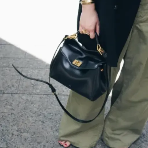 Test JW PEI Lucia Noir : le petit sac vegan qui fait le job (avec quelques limites)