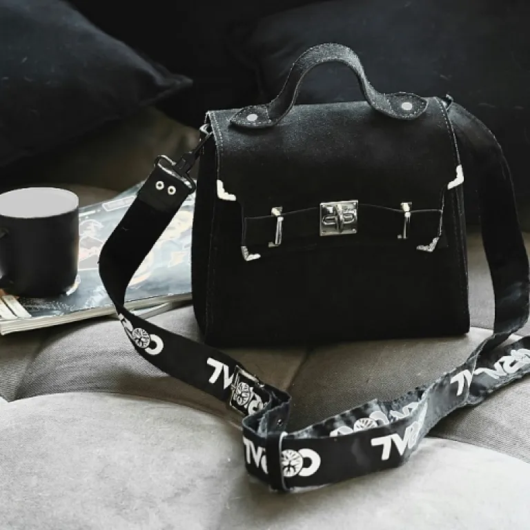 Comment choisir la petite pochette noire idéale pour chaque occasion