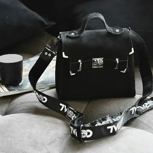 Comment choisir la petite pochette noire idéale pour chaque occasion