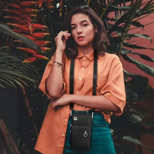 Petit Sacoche Telephone Portable Femmes, Sac Téléphone Portable Femme avec Bandoulière Réglable, Oxford Tissu Crossbody Pochette Sacoche Running Armbag pour Téléphone 7''(avec Prise casque) #1 Noir