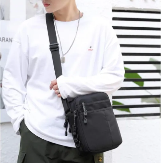 Sacoche Homme Sac a Main Homme Sacs D'épaule Sac Bandouliere Hommes en Nylon Sacoche Besace Messenger Bag Sac d'affaires Crossbody Sac de Voyage Travail et Scolaire Noir