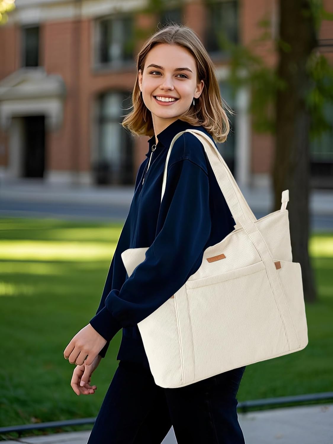 Lekesping Sac Fourre-Tout Femme Grand en Velours Côtelé, Bandouliere Cabas avec Fermeture Éclair et Poches, Léger Sac a Main Ordinateur 17 Pouces pour Voyage Shopping Université et Usage Quotidien S Beige