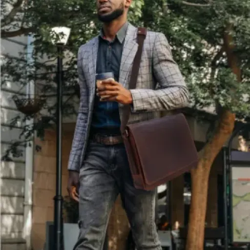 Test Bucklestone Lancaster Hunter : la sacoche en cuir qui fait sérieux sans en faire trop