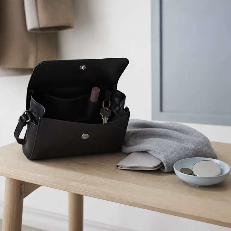 Petit sac noir élégant : les modèles qui ne vous obligent pas à choisir entre clés et rouge à lèvres
